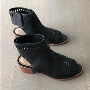 Very gently used loeffler Randall black shoes